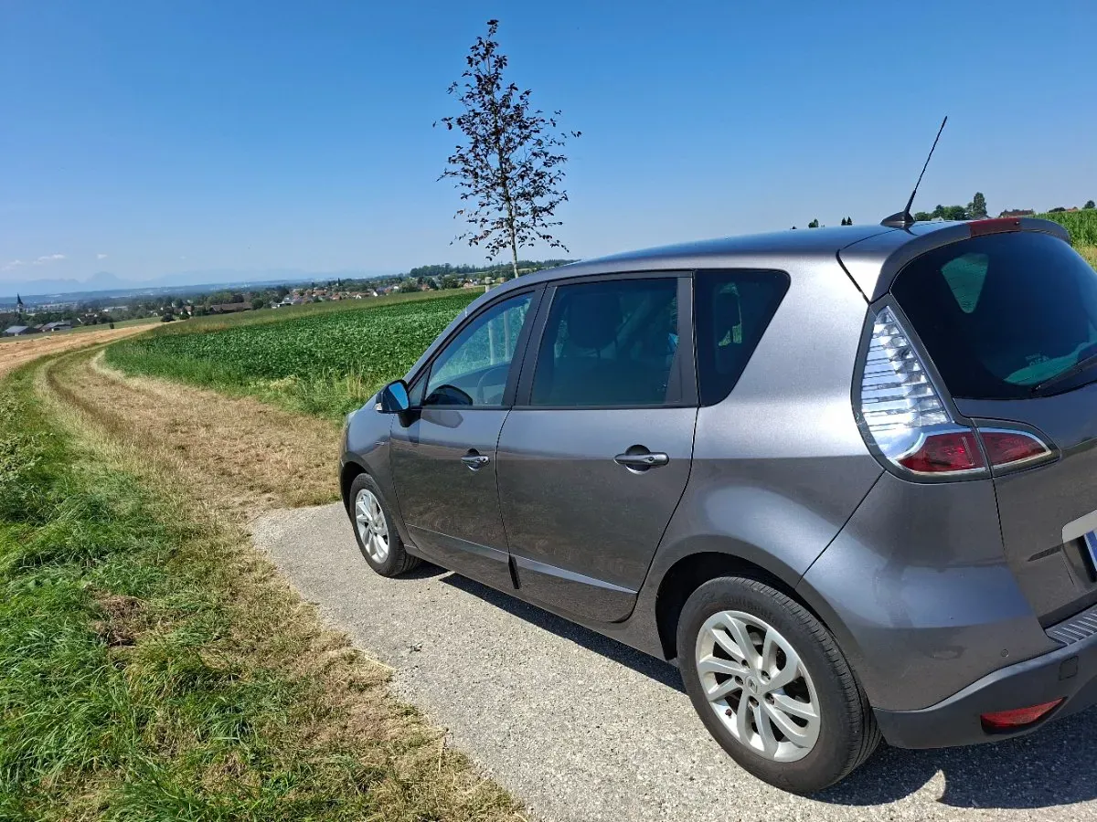 Renault Scenic 2014 photo 2