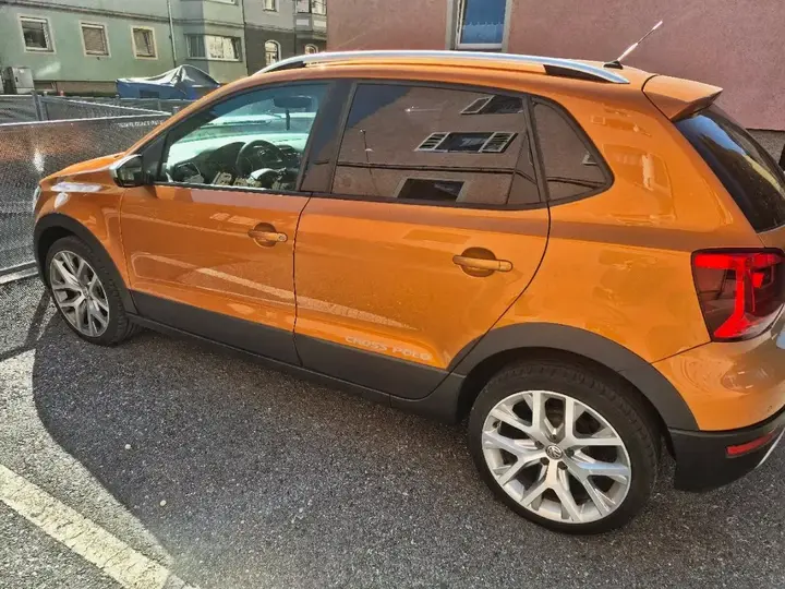 Volkswagen Polo 2015 photo 2