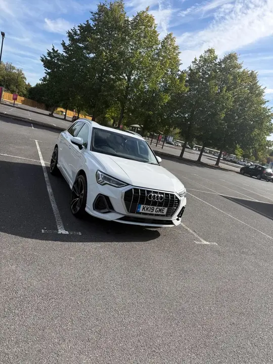 Audi Q3 2019 photo 2