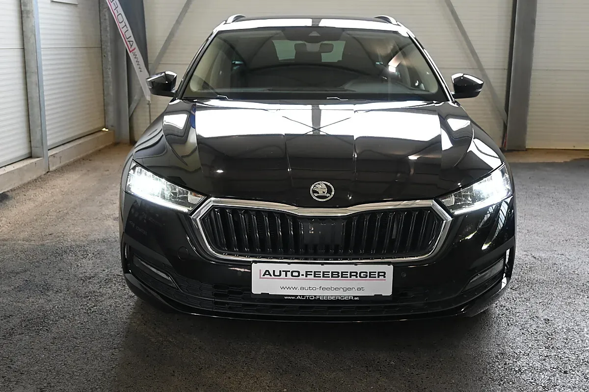 Skoda Octavia 2022 photo 2