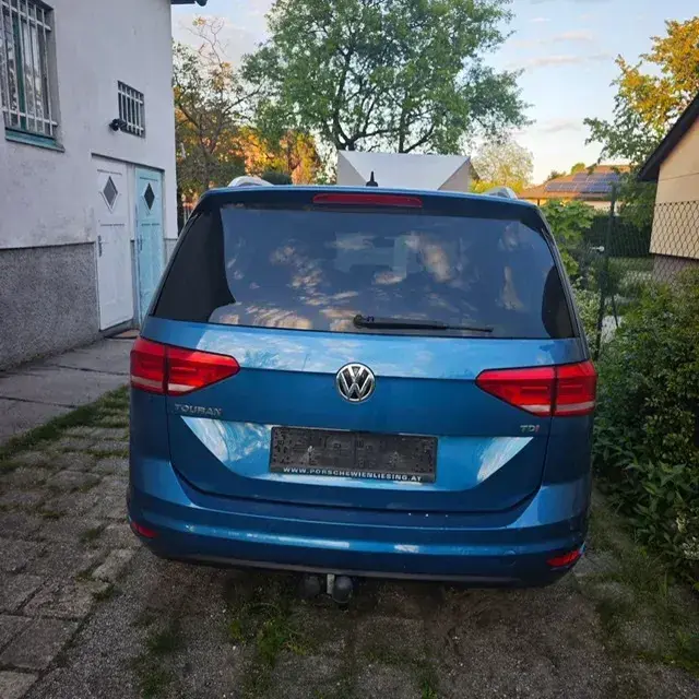 Volkswagen Touran 2016 photo 2