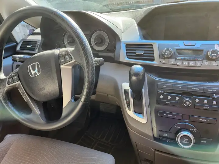 Honda Odyssey 2013 photo 4
