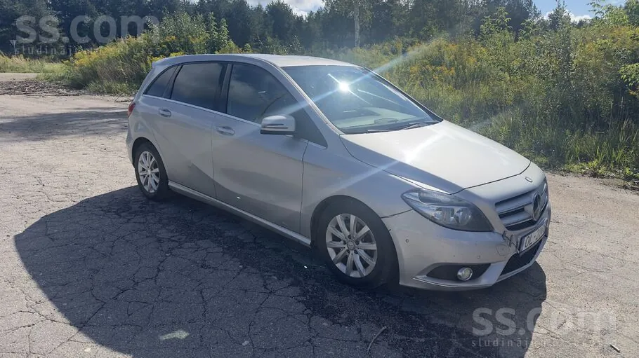 Mercedes-Benz B200 2014 photo 2