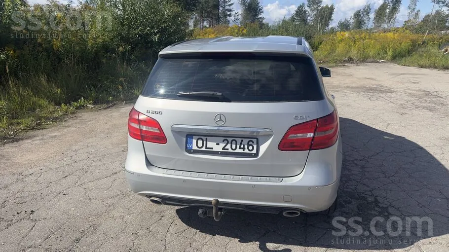 Mercedes-Benz B200 2014 photo 3