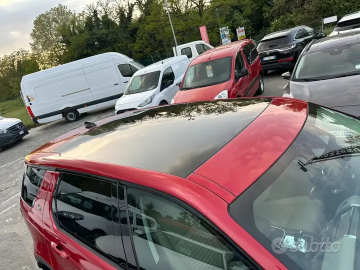 Land Rover Discovery Sport 2021 photo 2