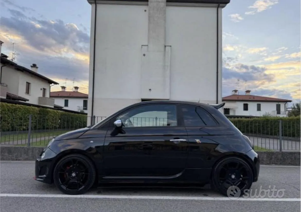 Abarth 500 2010 photo 2
