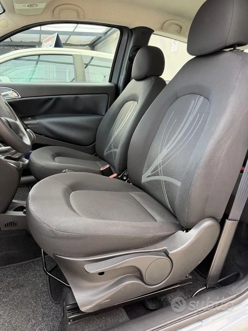 Lancia Ypsilon 2011 photo 5
