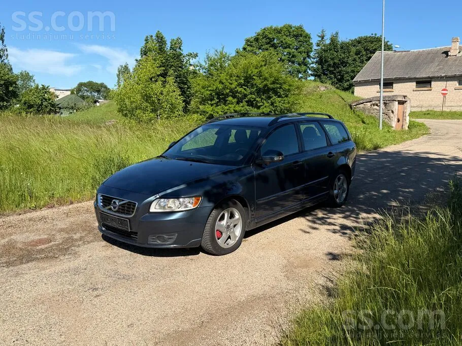 Volvo V50 2011 photo 2