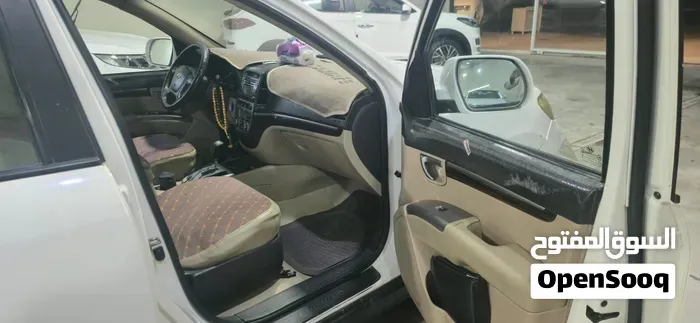 Hyundai Santa Fe 2012 photo 2