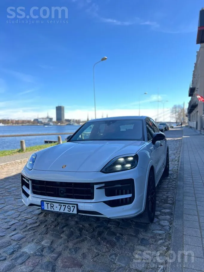 Porsche Cayenne 2023 photo 2