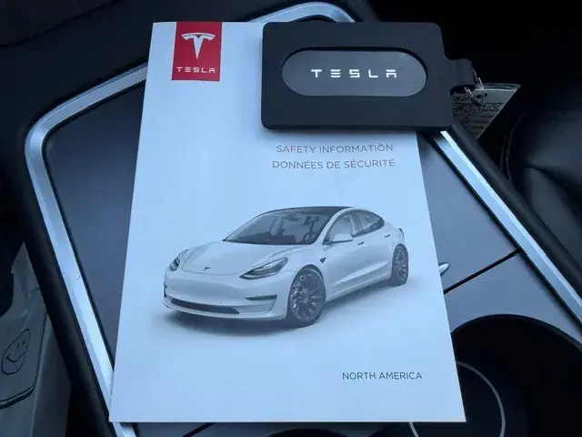 Tesla Model 3 2022 photo 2