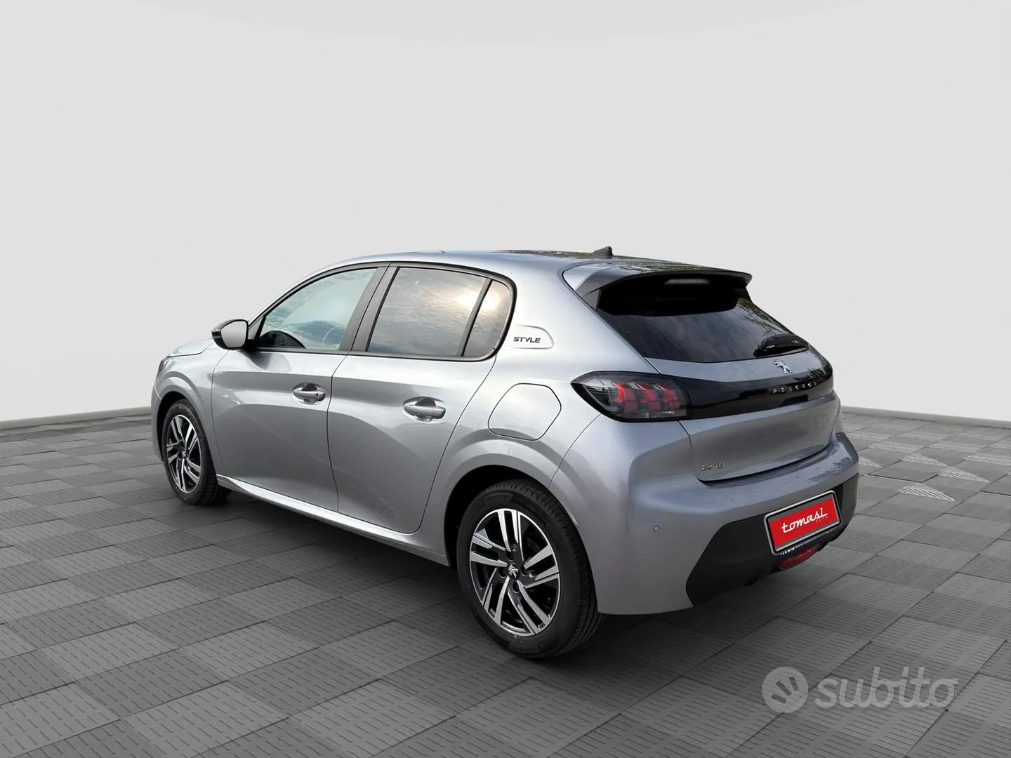 Peugeot 208 2023 photo 3