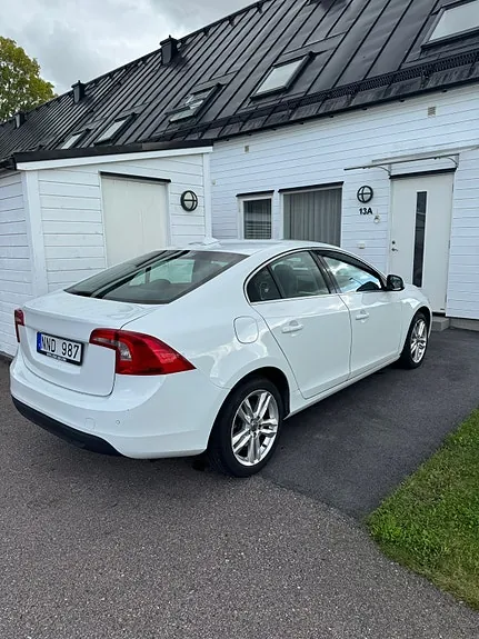 Volvo S60 2012 photo 4