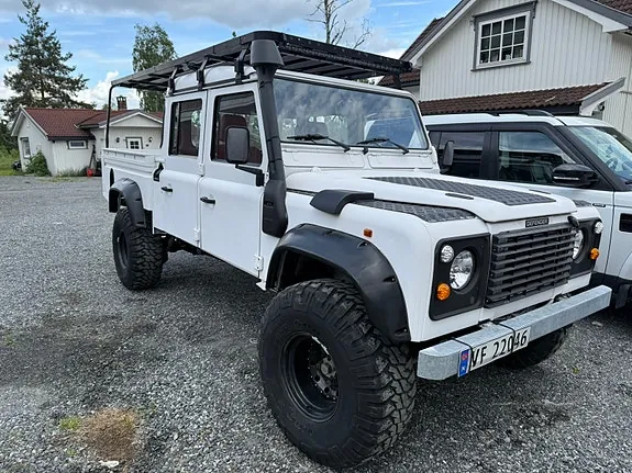 Land Rover Defender 130 1998 photo 4