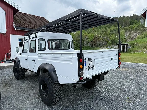 Land Rover Defender 130 1998 photo 3