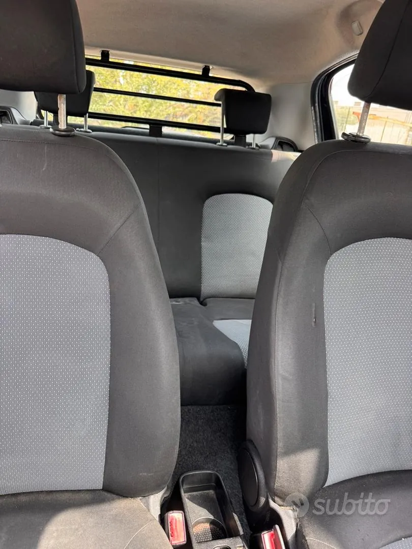 Fiat Grande Punto 2010 photo 4