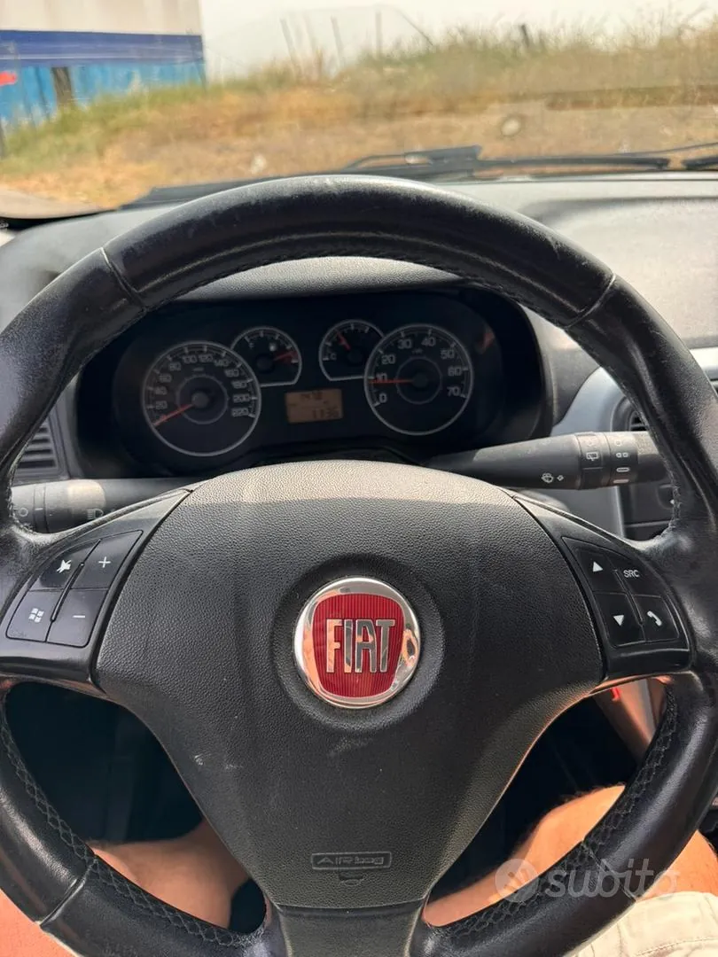 Fiat Grande Punto 2010 photo 3