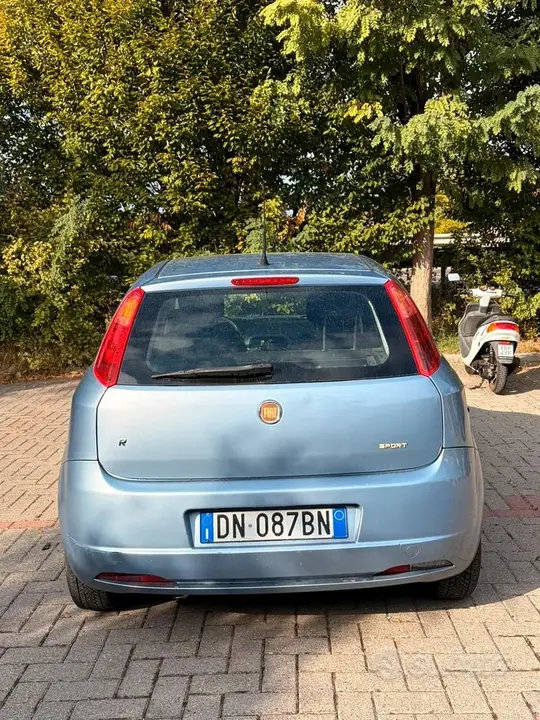 Fiat Grande Punto 2008 photo 2