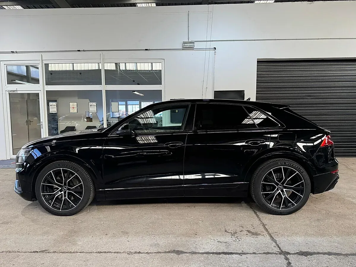 Audi Q8 2021 photo 2