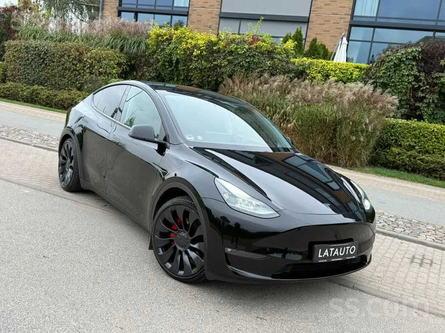 Tesla Model Y 2023 photo 2