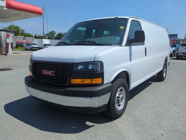 GMC Savana 2026 photo 4