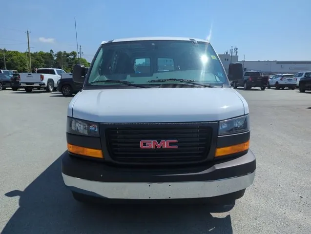 GMC Savana 2026 photo 3