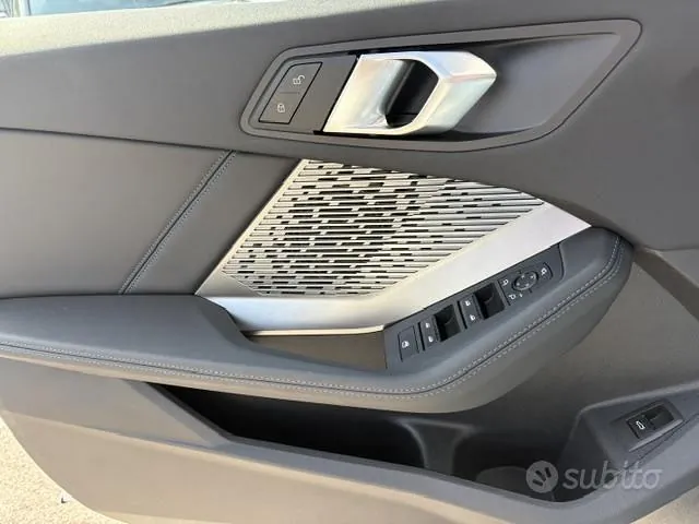 BMW 1 Series 2025 photo 4