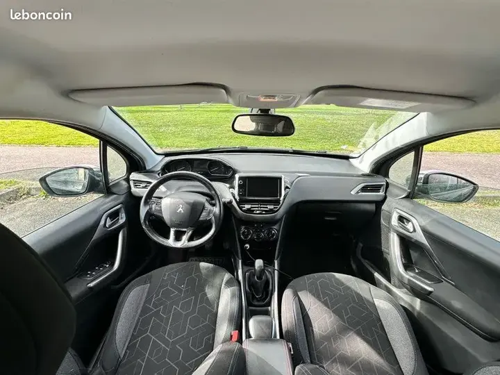 Peugeot 2008 2017 photo 2