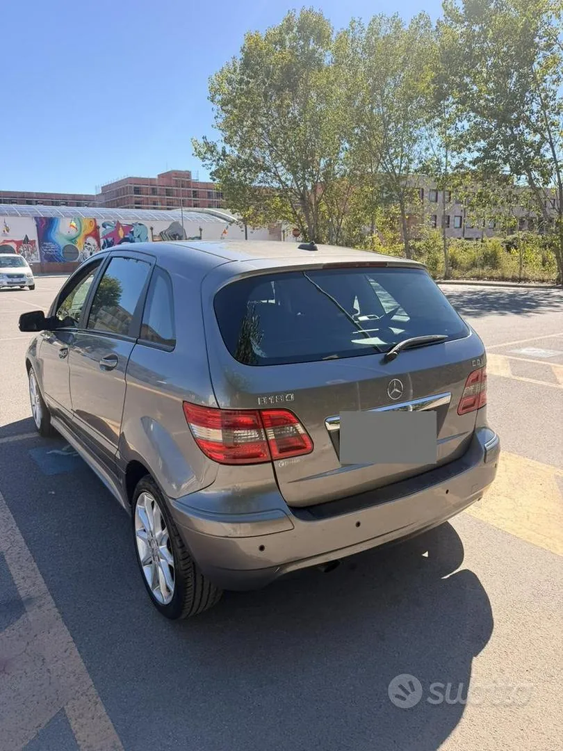 Mercedes-Benz B180 2012 photo 5