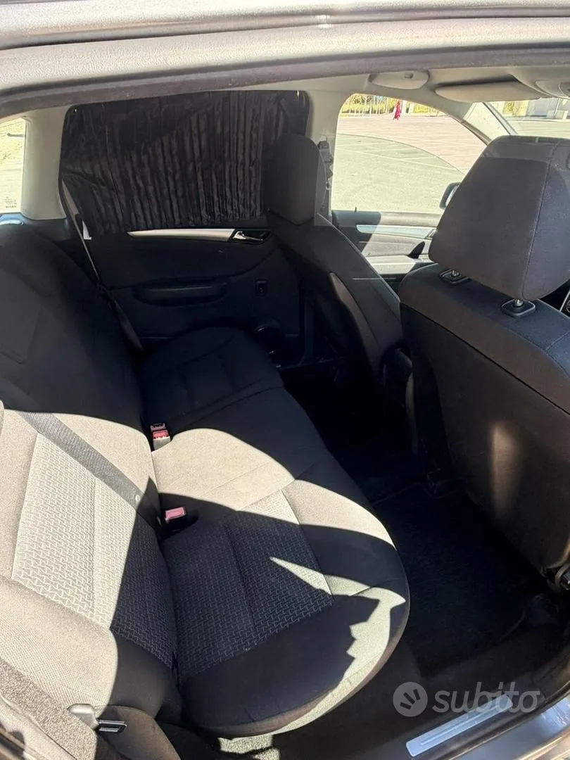 Mercedes-Benz B180 2012 photo 3