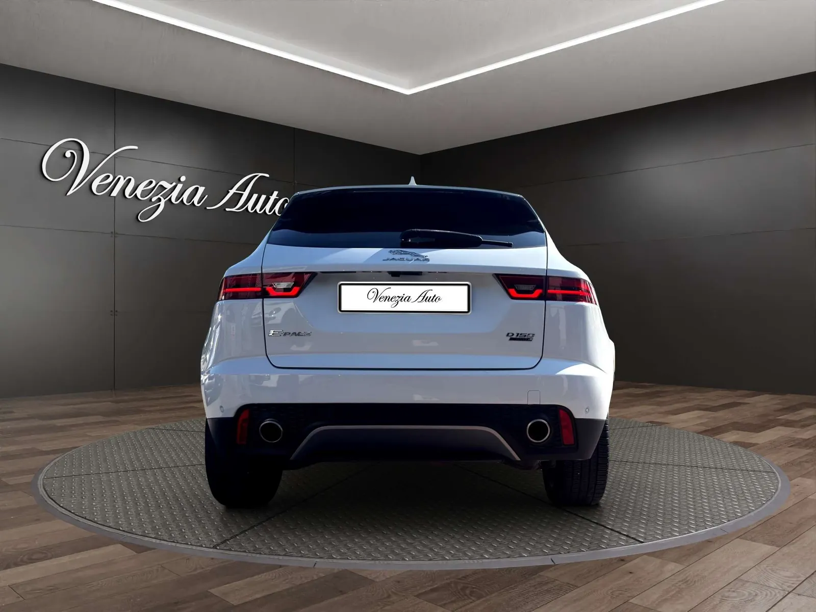 Jaguar E-Pace 2018 photo 5