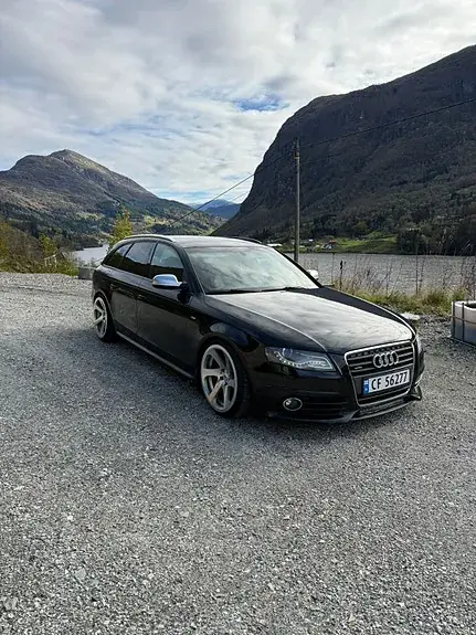 Audi A4 2011 photo 2