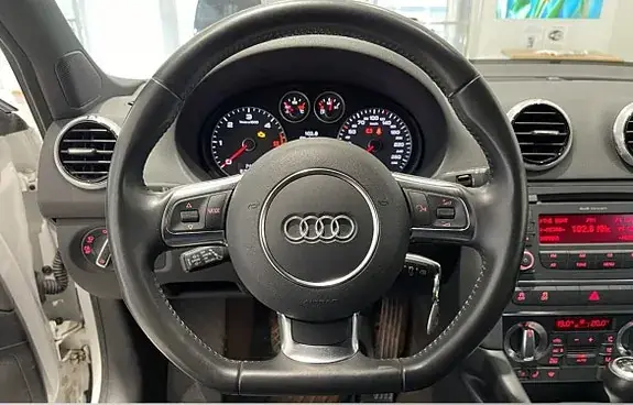 Audi A3 2011 photo 2