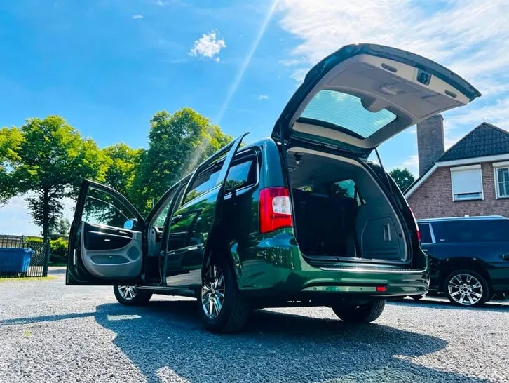 Chrysler Grand Voyager 2013 photo 2
