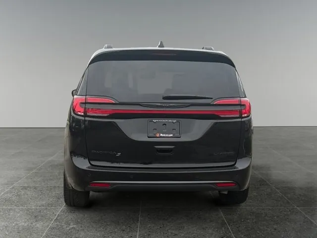 Chrysler Pacifica Limited 2025 photo 5