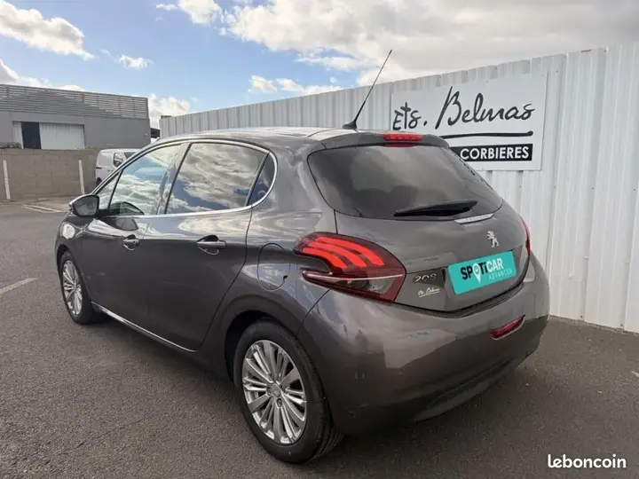 Peugeot 208 2018 photo 4
