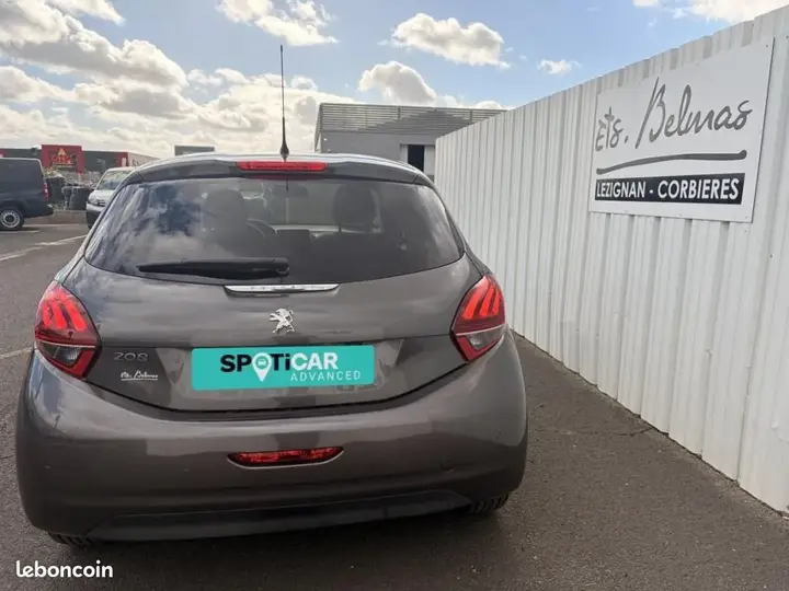 Peugeot 208 2018 photo 5