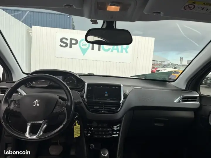 Peugeot 208 2018 photo 2