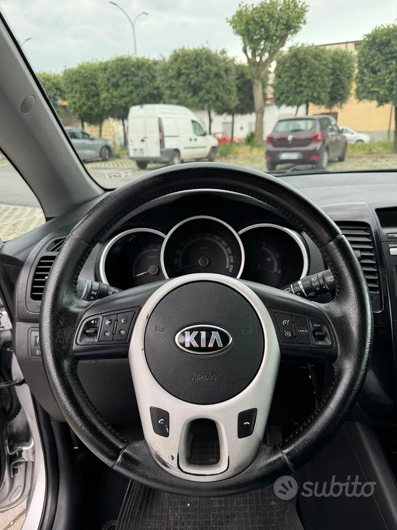 Kia Venga 2013 photo 4