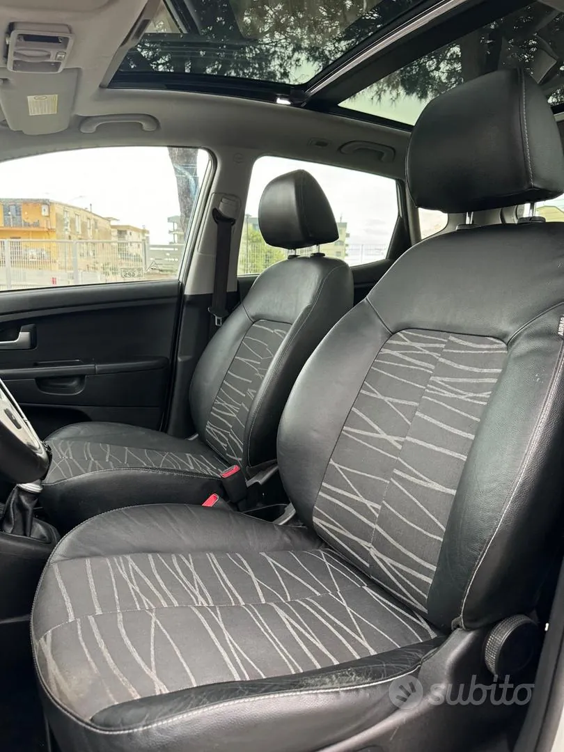 Kia Venga 2013 photo 5