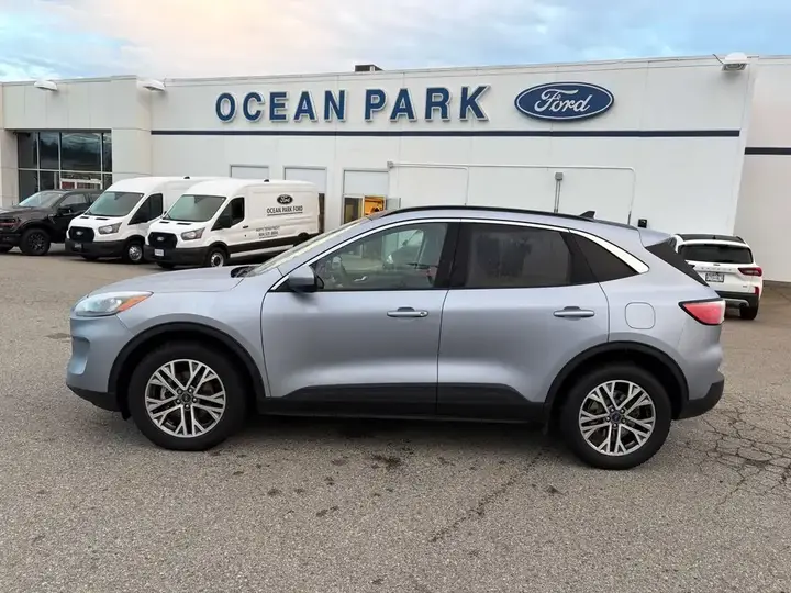 Ford Escape 2022 photo 3