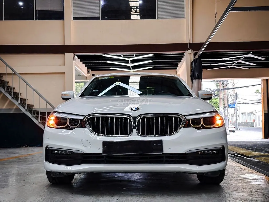 BMW 5 Series 2019 photo 2