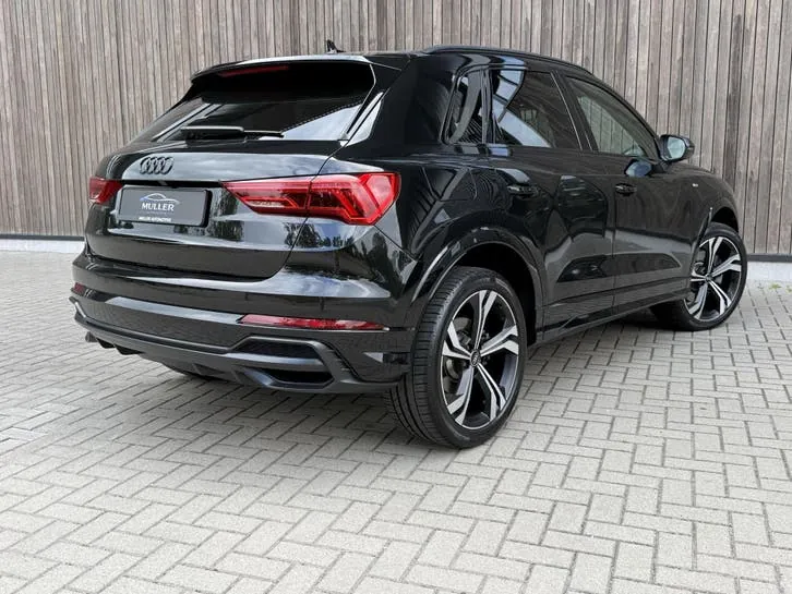 Audi Q3 2022 photo 2