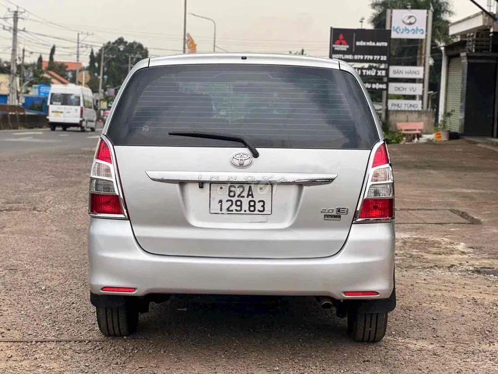 Toyota Innova 2012 photo 4