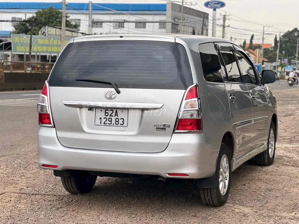 Toyota Innova 2012 photo 2
