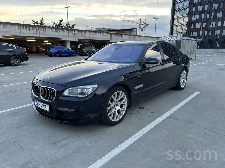 BMW 750D 2012 photo 2