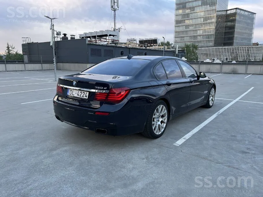 BMW 750D 2012 photo 3