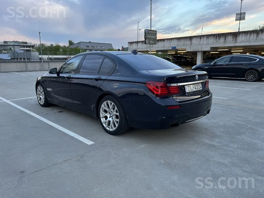 BMW 750D 2012 photo 4