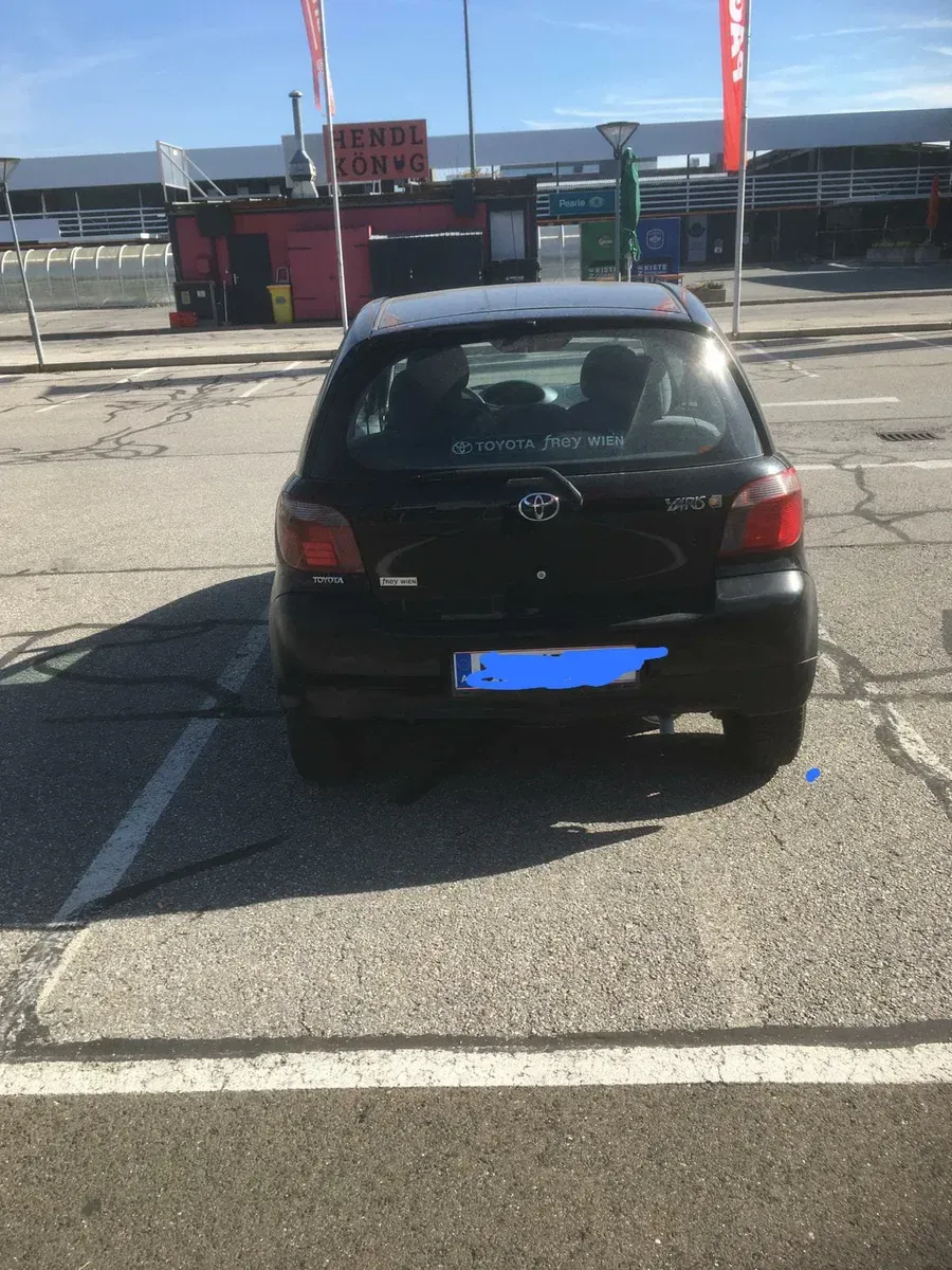Toyota Yaris 2000 photo 3