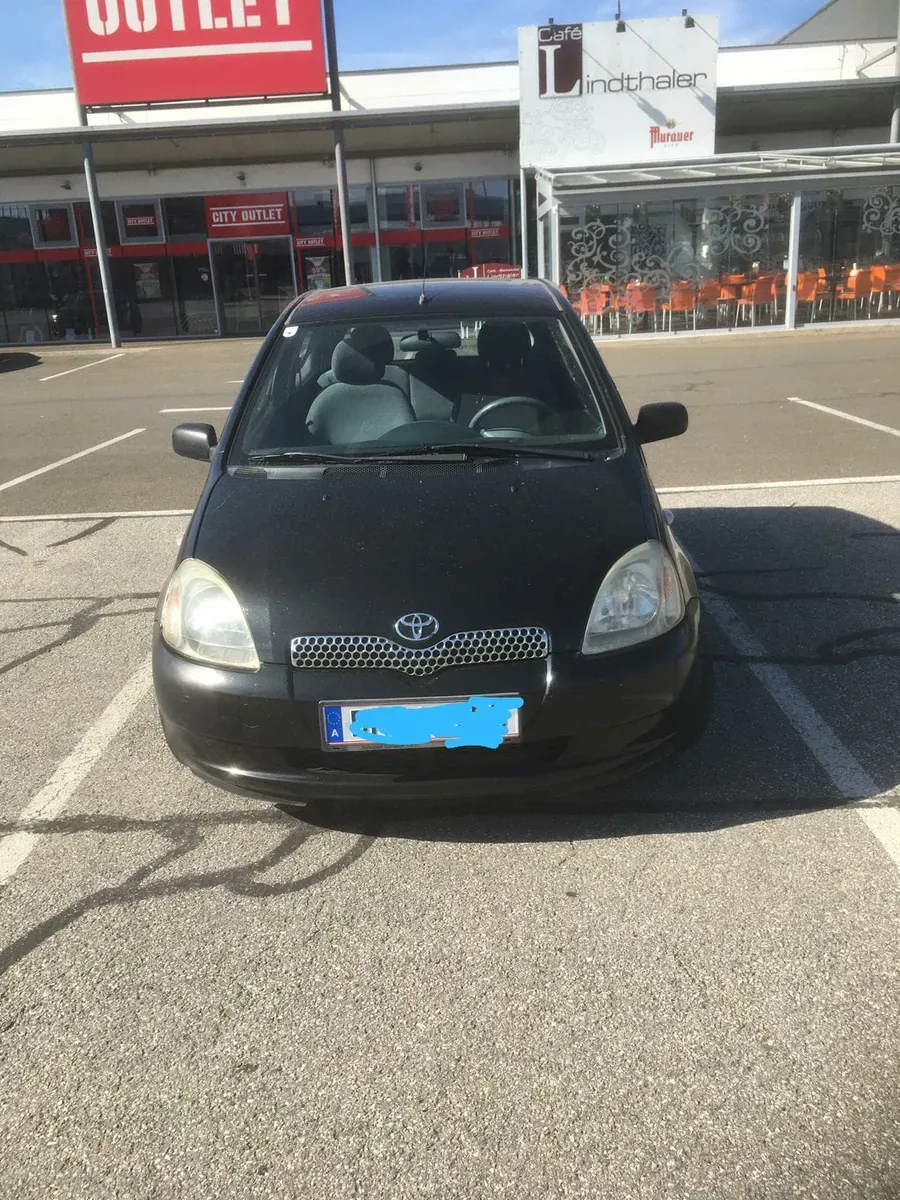 Toyota Yaris 2000 photo 2